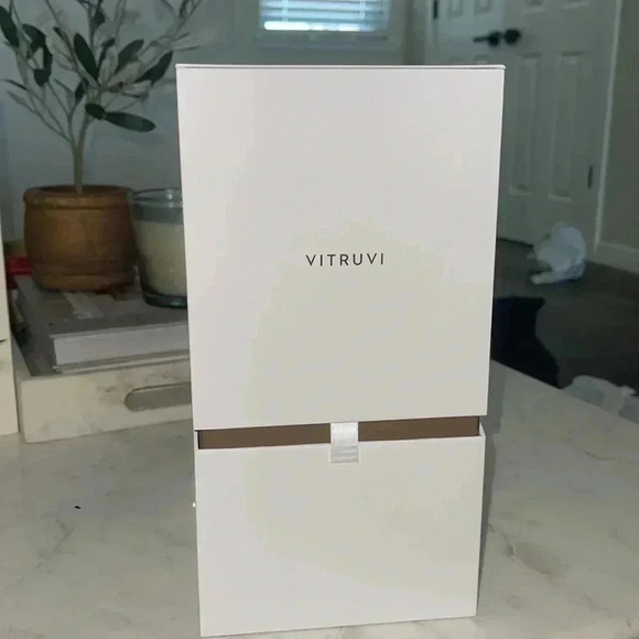 New Vitruvi Stay Essential Oil Diffuser - Picture 3 of 5